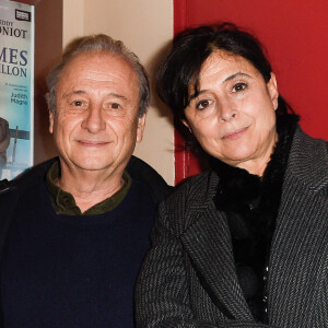 un duo qui travaille ensemble.
Patrick Braoudé et sa femme Guila lors de la générale de la pièce "Les fantômes de la rue papillon" au théâtre de la Bruyère à Paris, le 23 novembre 2017. © Guirec Coadic/Bestimage