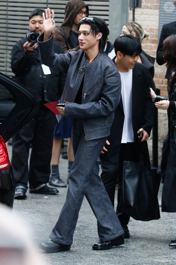 Wooyoung - Arrivées au défilé de mode Femmes Printemps/Été 2025 "Courrèges" lors de la fashion week de Paris. Le 25 septembre 2024 © Christophe Clovis / Bestimage 