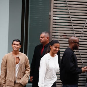 Omar Rudberg, Tina Kunakey - Arrivées au défilé de mode Femmes Printemps/Été 2025 "Courrèges" lors de la fashion week de Paris. Le 25 septembre 2024 © Christophe Clovis / Bestimage 