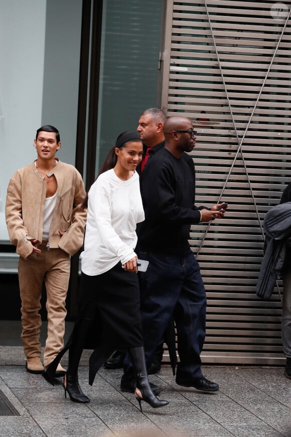 Omar Rudberg, Tina Kunakey - Arrivées au défilé de mode Femmes Printemps/Été 2025 "Courrèges" lors de la fashion week de Paris. Le 25 septembre 2024 © Christophe Clovis / Bestimage 