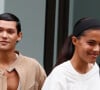 En guise de coiffure, une queue de cheval et un bandeau dans les cheveux
Omar Rudberg, Tina Kunakey - Arrivées au défilé de mode Femmes Printemps/Été 2025 "Courrèges" lors de la fashion week de Paris. Le 25 septembre 2024 © Christophe Clovis / Bestimage 