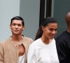 La mannequin était habillée très sobrement, avec un bas noir et un haut ample blanc
Omar Rudberg, Tina Kunakey - Arrivées au défilé de mode Femmes Printemps/Été 2025 "Courrèges" lors de la fashion week de Paris. Le 25 septembre 2024 © Christophe Clovis / Bestimage 