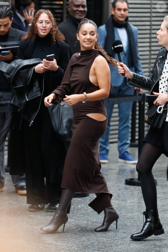 Lena Situations (Lena Mahfouf) - Arrivées au défilé de mode Femmes Printemps/Été 2025 "Courrèges" lors de la fashion week de Paris. Le 25 septembre 2024 © Christophe Clovis / Bestimage 