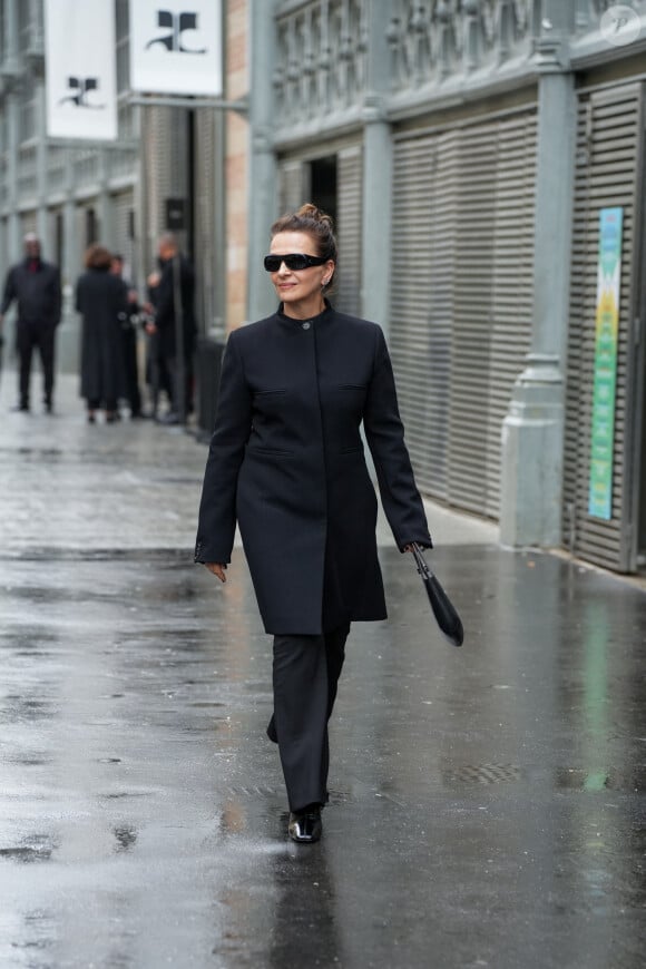 Juliette Binoche - Arrivées au défilé de mode Femmes Printemps/Été 2025 "Courrèges" lors de la fashion week de Paris. Le 25 septembre 2024 © Lucia Sabatelli / Bestimage