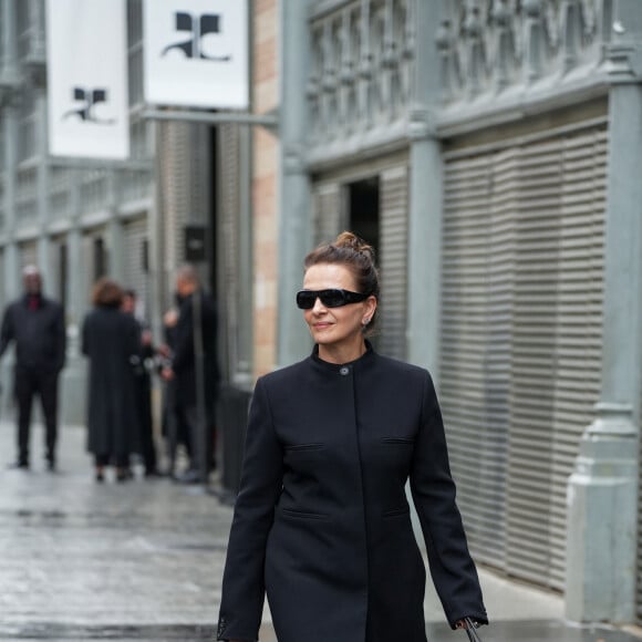 Juliette Binoche - Arrivées au défilé de mode Femmes Printemps/Été 2025 "Courrèges" lors de la fashion week de Paris. Le 25 septembre 2024 © Lucia Sabatelli / Bestimage