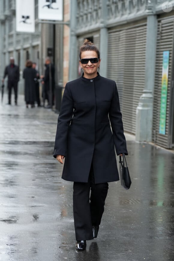 Juliette Binoche- Arrivées au défilé de mode Femmes Printemps/Été 2025 "Courrèges" lors de la fashion week de Paris. Le 25 septembre 2024 © Lucia Sabatelli / Bestimage