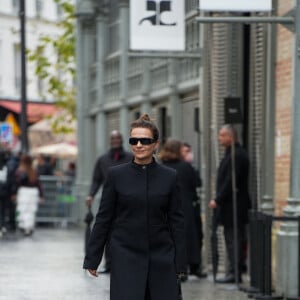 Juliette Binoche - Arrivées au défilé de mode Femmes Printemps/Été 2025 "Courrèges" lors de la fashion week de Paris. Le 25 septembre 2024 © Lucia Sabatelli / Bestimage