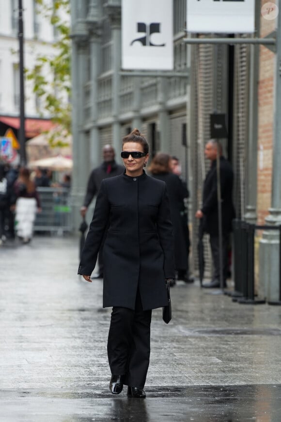 Juliette Binoche - Arrivées au défilé de mode Femmes Printemps/Été 2025 "Courrèges" lors de la fashion week de Paris. Le 25 septembre 2024 © Lucia Sabatelli / Bestimage