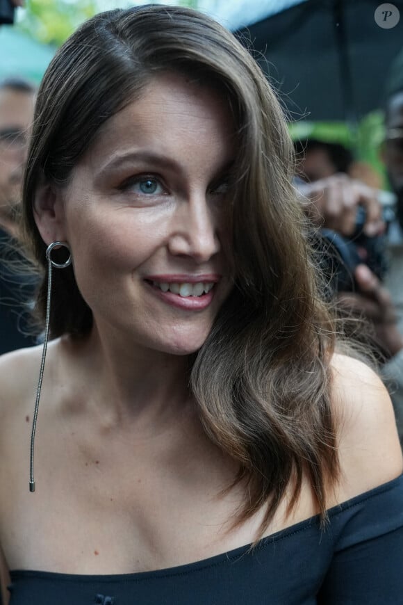 Laetitia Casta - Arrivées au défilé de mode Femmes Printemps/Été 2025 "Courrèges" lors de la fashion week de Paris. Le 25 septembre 2024 © Lucia Sabatelli / Bestimage