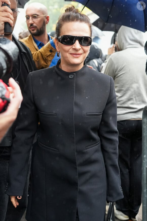 Juliette Binoche - Arrivées au défilé de mode Femmes Printemps/Été 2025 "Courrèges" lors de la fashion week de Paris. Le 25 septembre 2024. © Lucia Sabatelli / Bestimage