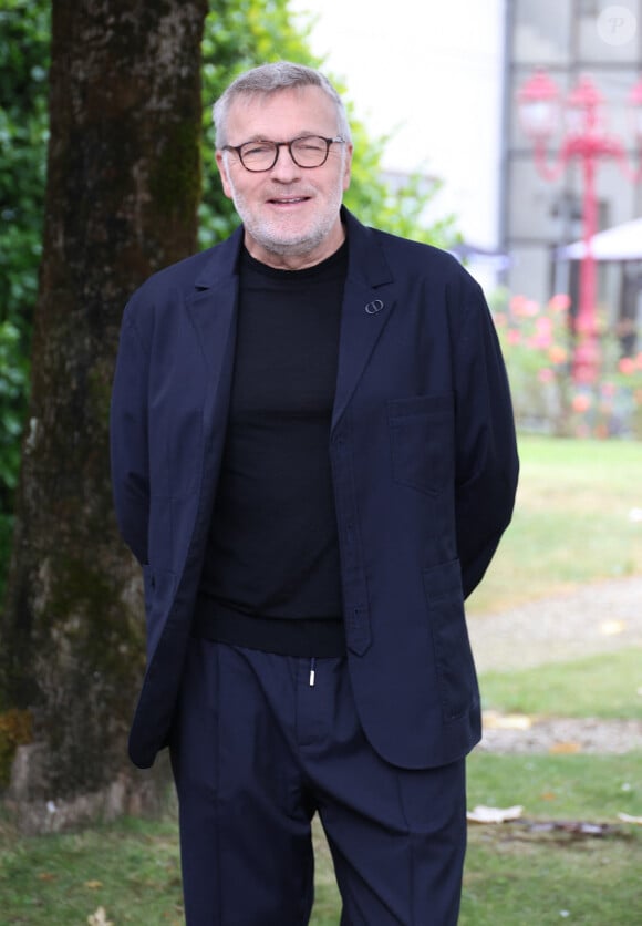 Laurent Ruquier - Photocall avec l'équipe de l'émission de radio "Les grosses têtes" lors de la 17ème édition du Festival du Film Francophone de Angoulême (FFA). Le 29 août 2024 © Coadic Guirec / Bestimage