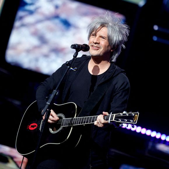 Nicola Sirkis est le chanteur emblématique de cette formation musicale depuis toujours
Indochine - Nicola Sirkis - Emission spéciale "Unis pour l'Ukraine" à la Maison de la Radio et de la Musique, diffusée en direct sur France 2 et présentée par Nagui et Leïla.Kaddour à Paris le 8 mars 2022.@ Cyril Moreau / Jack Tribeca / Bestimage 