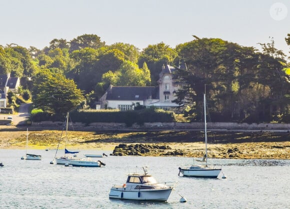 qui raconte l'histoire d'une femme qui emménage en Bretagne et ouvre les cartons où sont amassés tous ses souvenirs."
Maison de Jane Birkin à Lannilis dans le Finistère. Photo by Christophe Geyres/ABACAPRESS.COM