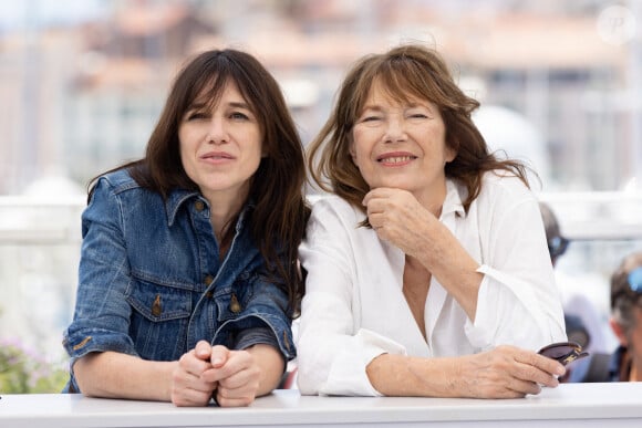 Charlotte Gainsbourg, Jane Birkin (habillée en Celine) au photocall du film Jane par Charlotte (Cannes première) lors du 74ème festival international du film de Cannes le 8 juillet 2021 © Borde / Jacovides / Moreau / Bestimage