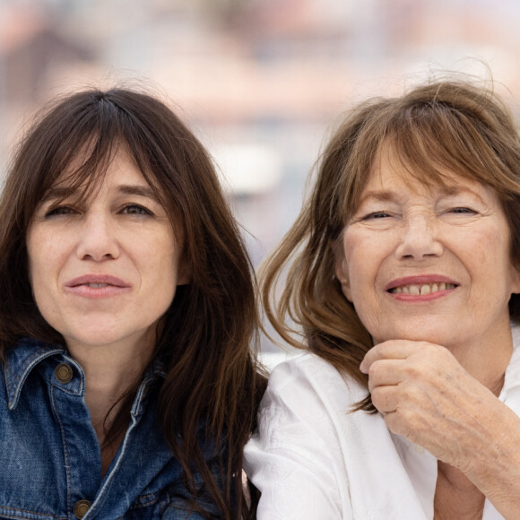 Charlotte Gainsbourg, Jane Birkin (habillée en Celine) au photocall du film Jane par Charlotte (Cannes première) lors du 74ème festival international du film de Cannes le 8 juillet 2021 © Borde / Jacovides / Moreau / Bestimage