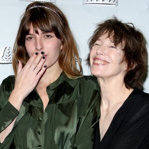 Avec l'ouvrage intitulé Jane, Birkin Jane, Gabrielle Crawford parle de son amie de toujours. Cela faisait plus de 60 ans qu'elles se connaissaient. 
Lou Doillon et Charlotte Gainsbourg