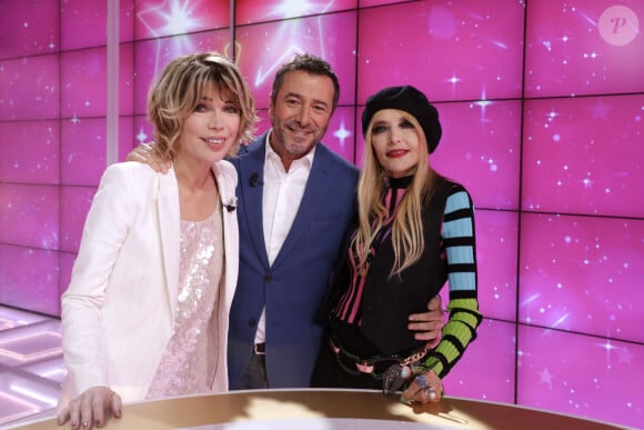 Exclusif - Isabelle Morizet (Karen Cheryl), Bernard Montiel et Jeanne Mas - Enregistrement de l'émission "Les Grands du Rire", présentée par B.Montiel et K.Cheryl (I.Morizet), et diffusée le 28 septembre sur C8. Le 18 décembre 2023 © Cédric Perrin / Bestimage