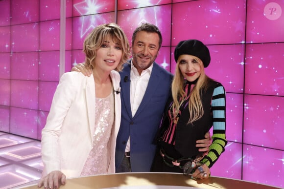 Exclusif - Isabelle Morizet (Karen Cheryl), Bernard Montiel et Jeanne Mas - Enregistrement de l'émission "Les Grands du Rire", présentée par B.Montiel et K.Cheryl (I.Morizet), et diffusée le 28 septembre sur C8. Le 18 décembre 2023 © Cédric Perrin / Bestimage