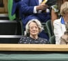 "C'est avec une grande tristesse que nous devons vous annoncer le décès de Maggie Smith, partie paisiblement à l'hôpital tôt ce matin du vendredi 27 septembre"
Maggie Smith dans les tribunes lors de la finale femme du tournoi de Wimbledon 2023 à Londres, le 15 juillet 2023. 