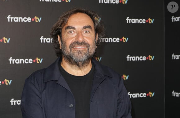 André Manoukian au photocall de la conférence de presse de rentrée de France Télévisions à Paris, France, le 4 septembre 2024. © Coadic Guirec/Bestimage 