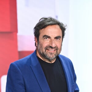 Exclusif - André Manoukian - Enregistrement de l'émission "Vivement Dimanche" au Studio Gabriel à Paris, présentée par M.Drucker et diffusée le 5 mai sur France 3. Le 29 avril 2024 © Guillaume Gaffiot / Bestimage 