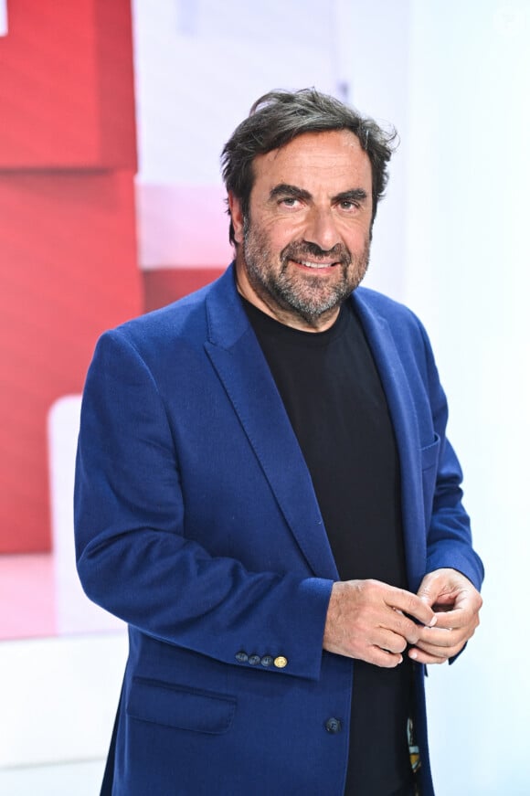 Exclusif - André Manoukian - Enregistrement de l'émission "Vivement Dimanche" au Studio Gabriel à Paris, présentée par M.Drucker et diffusée le 5 mai sur France 3. Le 29 avril 2024 © Guillaume Gaffiot / Bestimage 