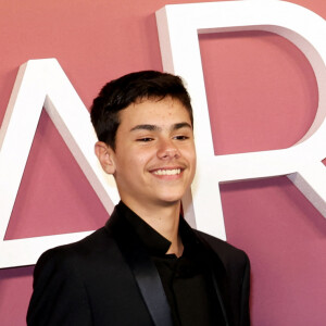 Léon Debbouze, le fils de Jamel Debbouze et Mélissa Theuriau, a signé au PSG - Jamel Debbouze et son fils Léon - Photocall des lauréats (press room) lors de la 49ème édition de la cérémonie des César à l'Olympia à Paris le 23 février 2024 © Dominique Jacovides / Olivier Borde / Bestimage 