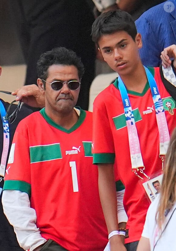 Jamel Debbouze et son fils Léon assistent à la demi-finale de football entre le Maroc et l'Espagne (1-2) lors des Jeux Olympiques de Paris2024 (JO) le 5 aout 2024.