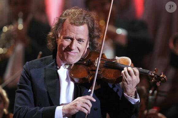 Andre Rieu. Les plus beaux succès de Weihaftert avec Carmen Nebel sur ZDF le 4 décembre 2013. Émission de télévision, émission musicale, divertissement.