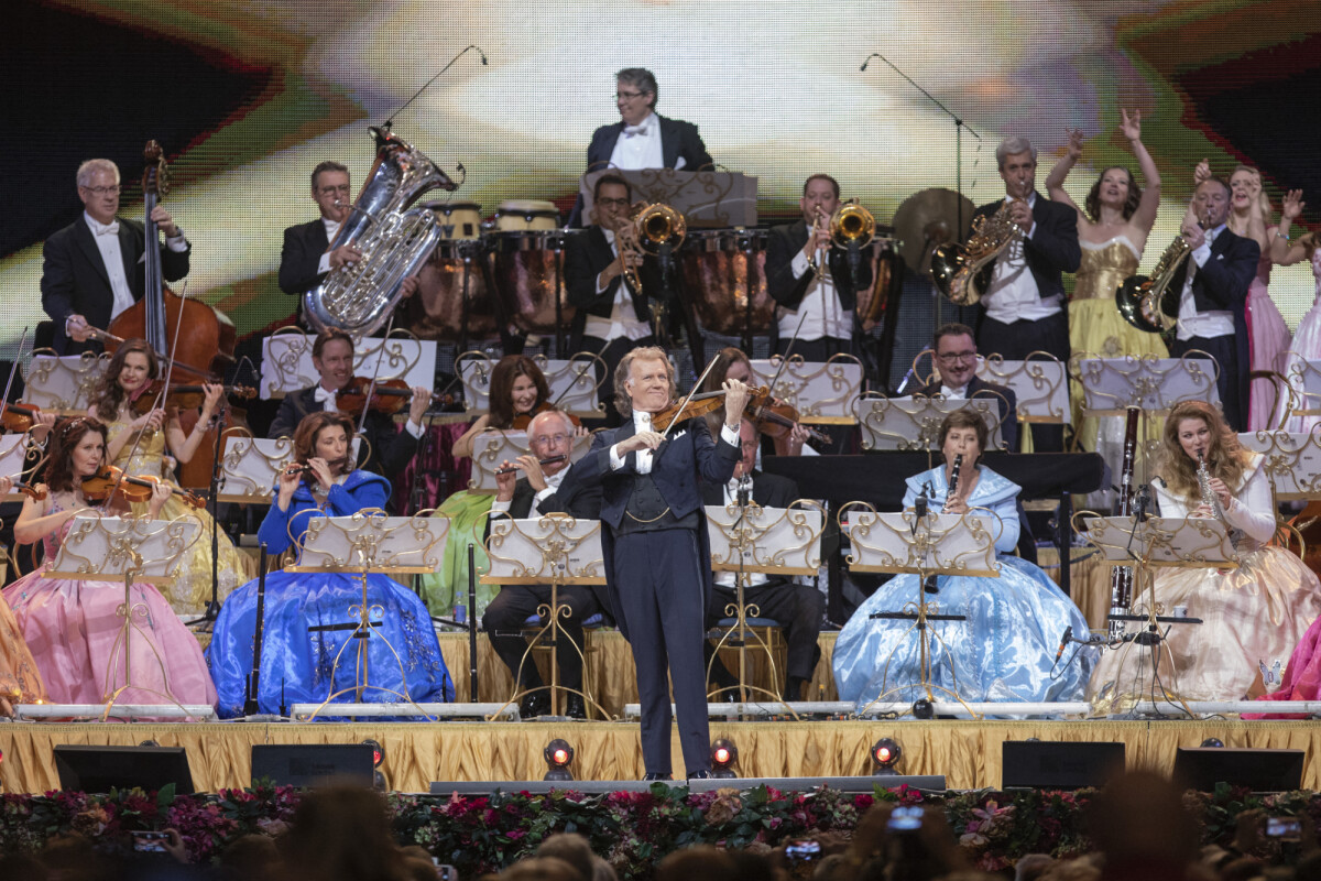 Photo : Andre Rieu et son orchestre Johann Strauss avec los del Rio ...