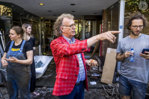 Andre Rieu visite une zone inondée à Valkenburg, province du Limbourg, Pays-Bas, le 17 juillet 2021. Le violoniste néerlandais André Rieu s'entretient avec les habitants de la région et apporte son soutien à l'entrepreneur inondé lors de sa visite. Dans le Limbourg, la crue des eaux et les fortes précipitations sont à l'origine de nombreuses nuisances. Photo par Marcel Van Hoorn/Hollandse Hoogte-ANP/ABACAPRESS.COM