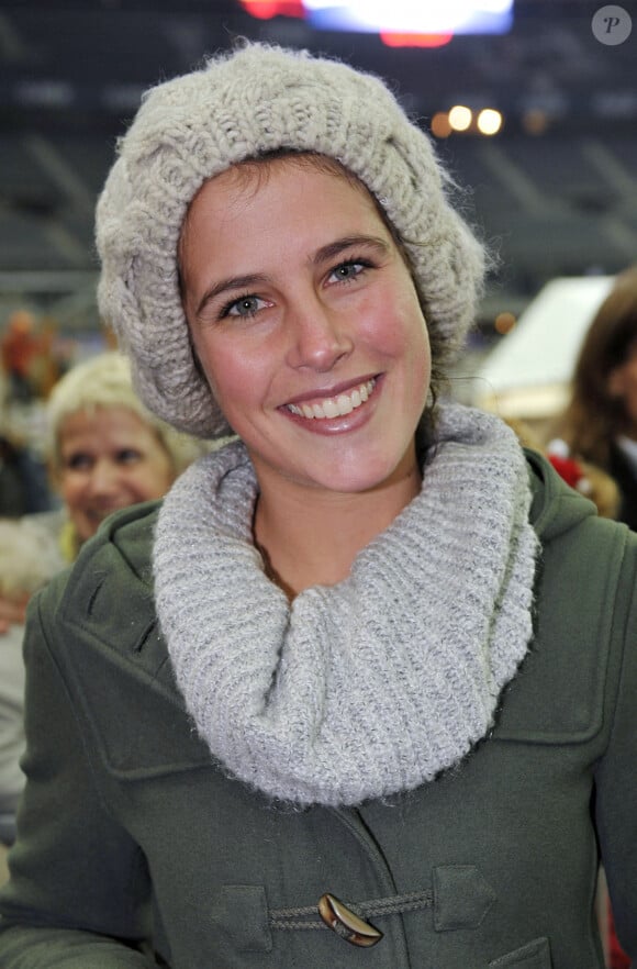 Clémence Castel au gala 'Milka Reve de Neige' au profit du Secours Popoulaire, au Stade de France à Paris, France, le 22 décembre 2008. Photo par Giancarlo Gorassini/ABACAPRESS.COM