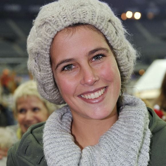 Clémence Castel au gala 'Milka Reve de Neige' au profit du Secours Popoulaire, au Stade de France à Paris, France, le 22 décembre 2008. Photo par Giancarlo Gorassini/ABACAPRESS.COM