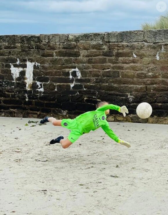 Clémence Castel et son fils passionnéé de foot.©Instagram