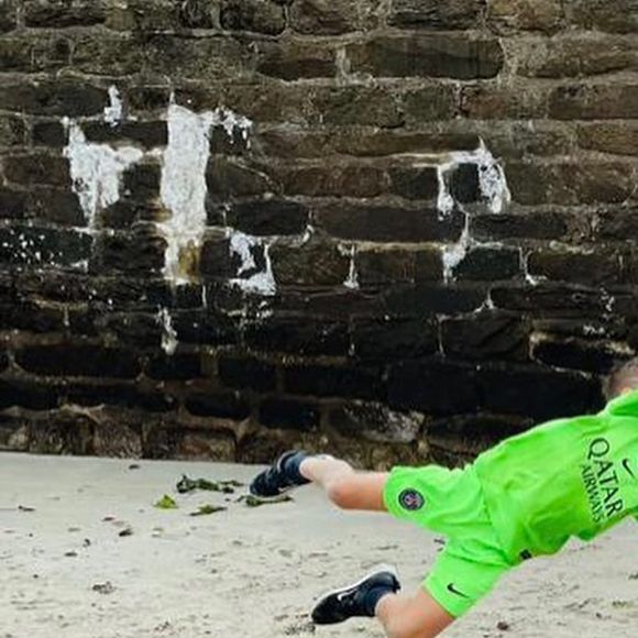 Clémence Castel et son fils passionnéé de foot.©Instagram