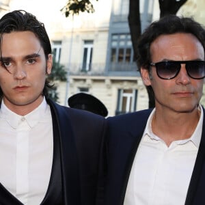 Anthony Delon avec son frère Alain-Fabien Delon aux arrivées de la 10ème édition du "Global Gift Gala" à l'hôtel Four Seasons George V à Paris, le 3 juin 2019. © Denis Guignebourg/Bestimage