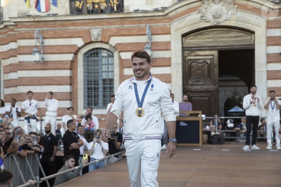 Antoine Dupont - Les Toulousains ont accueilli avec ferveur les athlètes de la Ville rose et de ses alentours, après leur performance aux Jeux Olympiques de Paris 2024 sur la place du Capitole le 18 septembre 2024. © Frédéric Maligne/Bestimage