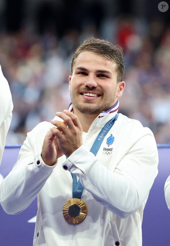 Antoine Dupont - La France remporte la finale en Rugby à 7 après sa victoire face à Fidji (et sa première médaille d'or) lors des Jeux Olympiques (JO) de Paris 2024 au Stade de France à Saint-Denis, Seine Saint-Denis, France, le 27 juillet 2024. © Jacovides-Perusseau/Bestimage