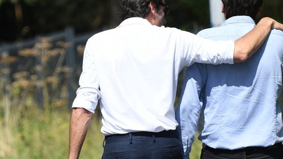 Anthony Delon photographié avec ses filles Loup et Liv par Alain-Fabien : les frères s'épanchent comme rarement sur leur famille