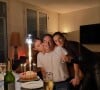 et l'a pris en photo avec deux de ses filles, un moment d'une rare tendresse
Alain-Fabien Delon a pris en photo son frère aîné Anthony entouré de ses filles Loup et Liv pour son anniversaire