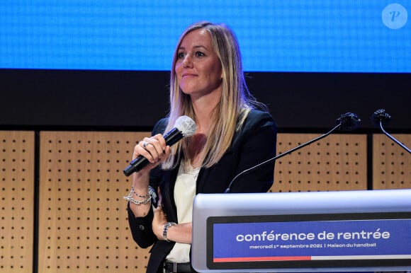 Une affaire qui dure puisque Mary Patrux a commenté "2 ans (+20)" sous sa dernière publication Instagram. 
Mary Patrux ( journaliste beinsports) lors de la conférence de presse de la Fédération française de handball (FFHB) à la Maison du Handball au Parc des Sports Dominique Duvauchelle à Créteil, France, le 1er septembre 2021. © Federico Pestellini/Panoramic/Bestimage