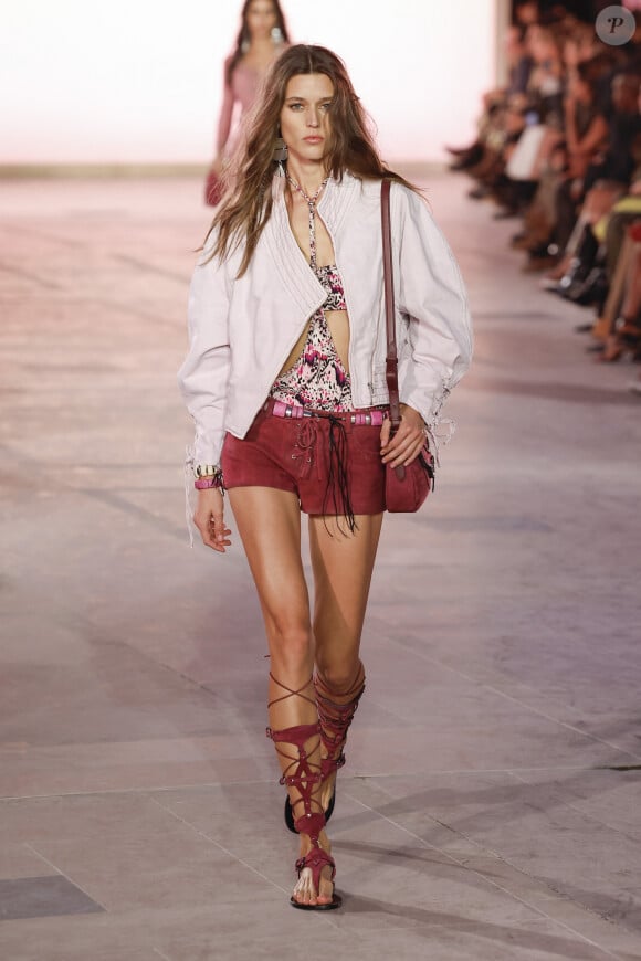 Défilé de mode "Isabel Marant" prêt à porter printemps / été 2025 lors de la fashion week à Paris (PFW) le 29 septembre 2024. 