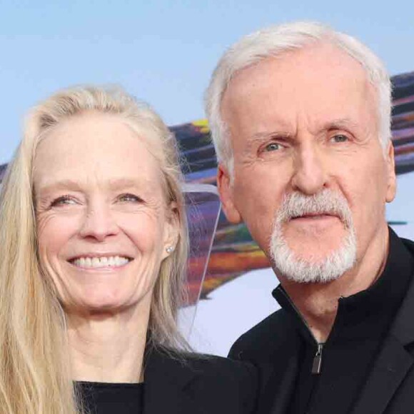 Le réalisateur canadien vient de rejoindre le conseil d'administration de l'entreprise Stability AI
 
James Cameron et Suzy Amis Cameron lors de cérémonie de pose d'empreintes de mains et de pieds de J. Cameron et J. Landau, au TCL Chinese Theater à Los Angeles, le 12 janvier 2023.