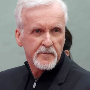 "J'étais à l'avant-garde des images de synthèse il y a plus de 30 ans, et je suis resté à la pointe depuis", conclut James Cameron
 
James Cameron lors de cérémonie de pose d'empreintes de mains et de pieds de J. Cameron et J. Landau, au TCL Chinese Theater à Los Angeles, le 12 janvier 2023.