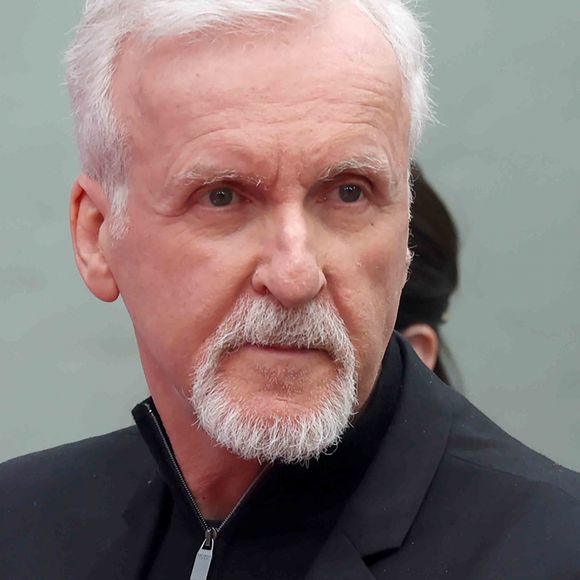 "J'étais à l'avant-garde des images de synthèse il y a plus de 30 ans, et je suis resté à la pointe depuis", conclut James Cameron
 
James Cameron lors de cérémonie de pose d'empreintes de mains et de pieds de J. Cameron et J. Landau, au TCL Chinese Theater à Los Angeles, le 12 janvier 2023.