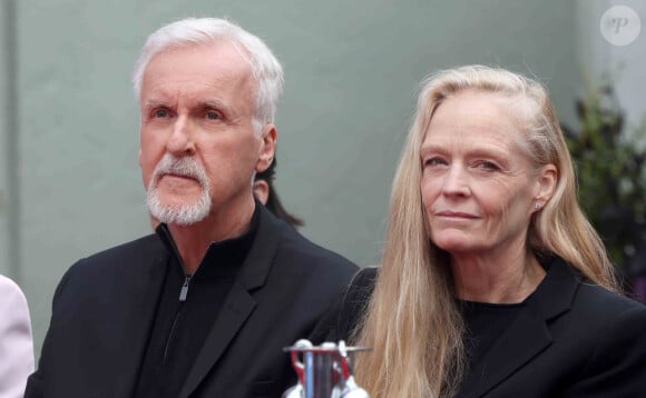 "L'intersection de la création d'images génératives via l'IA et des images de synthèse est la prochaine étape", ajoute le réalisateur
 
James Cameron et Suzy Amis Cameron at the James Cameron et Jon Landau Hand et Footprint Ceremony celebrating Avatar: The Way Of Water lors de cérémonie de pose d'empreintes de mains et de pieds de J. Cameron et J. Landau, au TCL Chinese Theater à Los Angeles, le 12 janvier 2023.