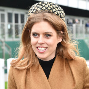 L'annonce a été faite sur les réseaux sociaux de la famille royale britannique le 1er octobre
La princesse Beatrice - Les membres de la famille royale britannique au festival hippique de Cheltenham