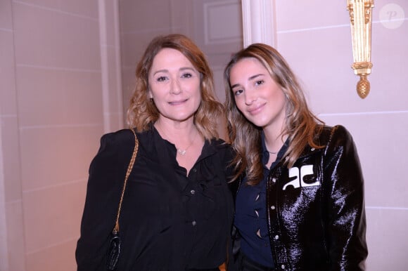 Sur TikTok, sa célèbre fille Carla Ghebali est montée au créneau.
Daniela Lumbroso et sa fille Carla lors du photocall et du cocktail de la soirée des "Stéthos d'or 2023" à l'hôtel Four Seasons George V à Paris, France, le 27 mars 2023.© Bellak-Guirec/Bestimage