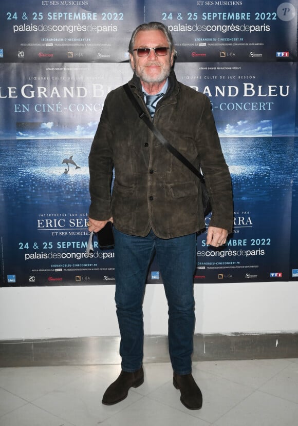 Tchéky Karyo - Triomphe ce week-end pour les deux représentations Parisiennes du Grand Bleu en Ciné-concert au Palais des Congrès à Paris le 25 septembre 2022. De nombreuses personnalités sont venues applaudir É.serra et ses musiciens. Actuellement en Tournée dans toute la France. © Coadic Guirec/Bestimage