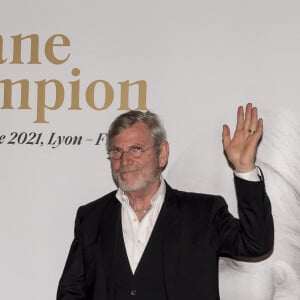 Une femme bien plus jeune que lui que les années n'ont pas séparés, bien au contraire
Tchéky Karyo - Photocall de la soirée de clôture de la 13ème édition du Festival du Film Lumière à Lyon. Le 15 octobre 2021 © Sandrine Thesillat / Panoramic / Bestimage 